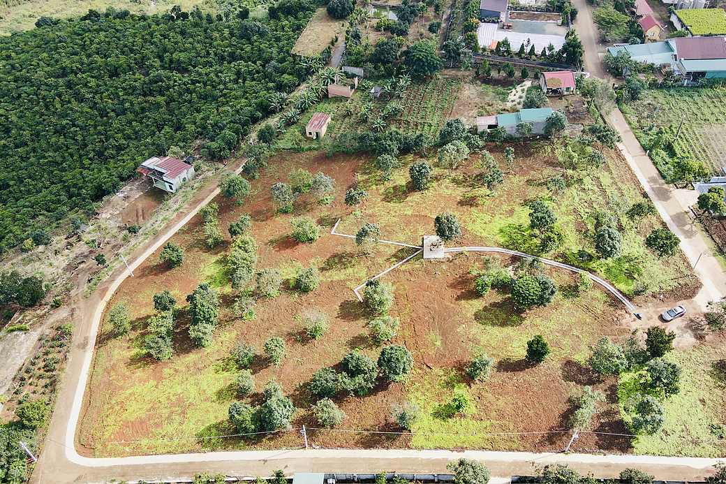 Flycam khu Đông Thanh LakeView Retreat – các nền đất, đường nội khu, cây xanh, khu dân cư hiện hữu