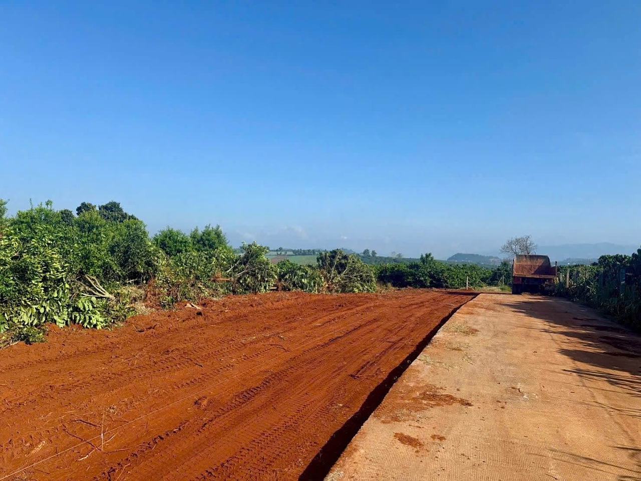 Lô đất đã dọn nền, đất đỏ bazan, đường rộng ô tô vào tận đất tại Nam Ban ven Đà Lạt