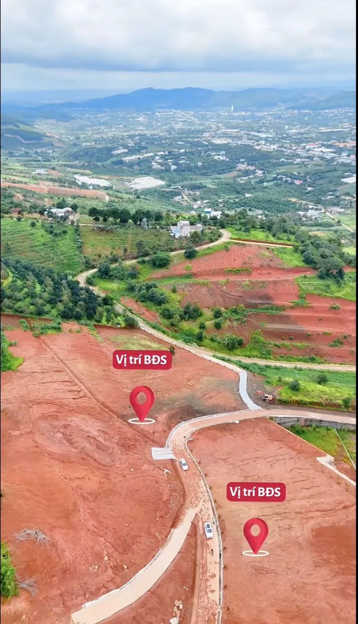 Vị trí khu Nam Ban Cloudy Hill Đông Thanh nhìn từ trên cao, đường bê tông nội khu, view thung lũng và trung tâm Nam Ban (thị trấn Nam Ban cũ), ven Đà Lạt