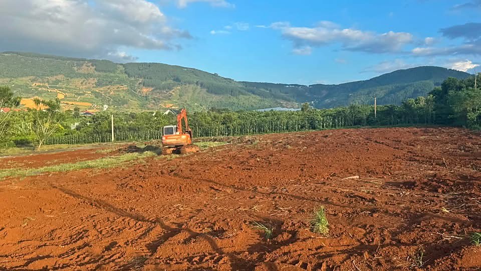 Đất Nam Ban Ecohill đã san dọn, máy xúc làm hạ tầng, view đồi núi và hồ