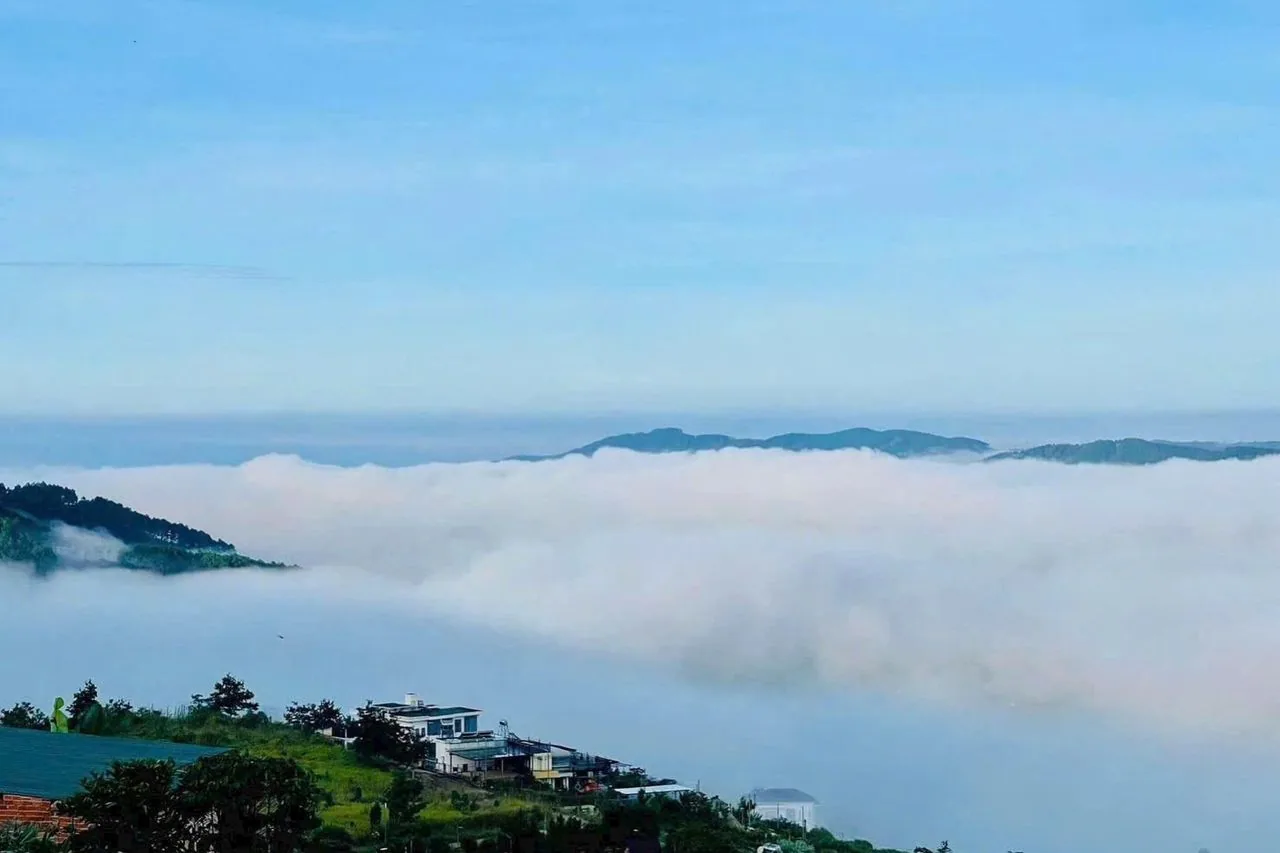 Săn mây khu nhà trắng Đông Thanh – biển mây ôm đồi, biệt thự trắng trên thế đất cao, khu Nam Ban Ecolodge