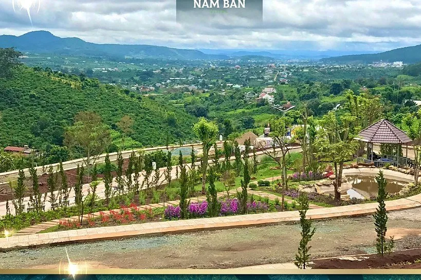 Ảnh thực tế Nam Ban Villas – khu vườn cảnh quan, chòi nghỉ, hồ nhỏ, view thung lũng Nam Ban