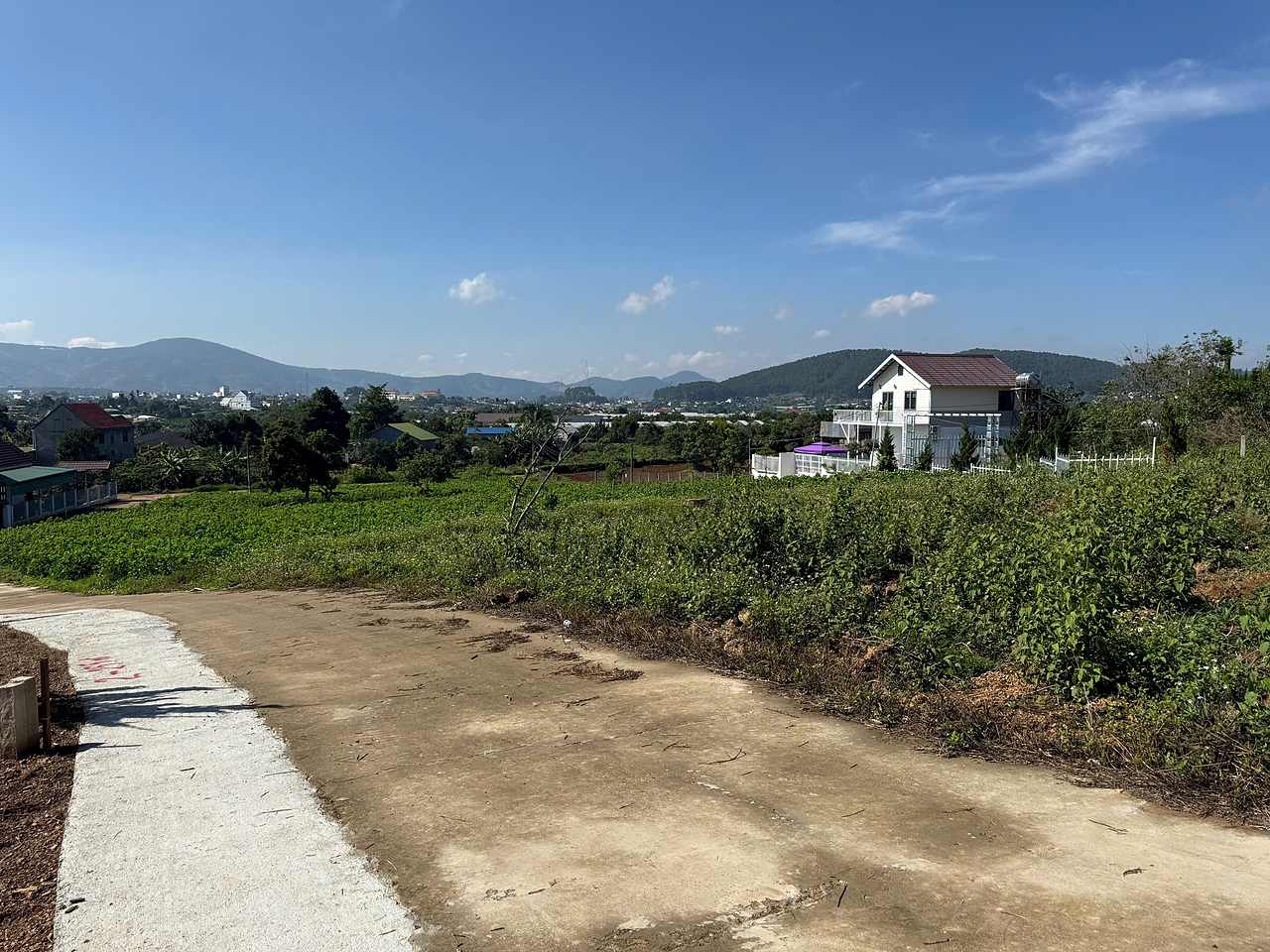 Cụm đất nền Từ Liêm Nam Ban, đường bê tông, khu dân cư hiện hữu, view thị trấn và đồi núi