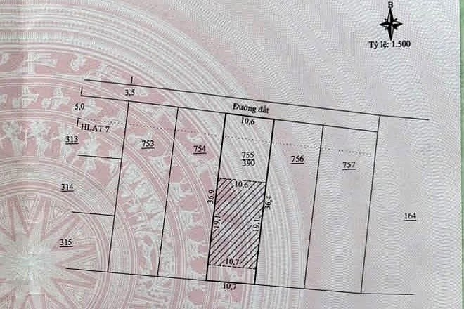 Sơ đồ thửa trên sổ 2 lô đất Bãi Công, Nam Ban: thửa 755 và 756 tờ 19 liền nhau, ngang 10,6m, sâu khoảng 36m, mặt đường phía trước, phần đất ở gạch chéo
