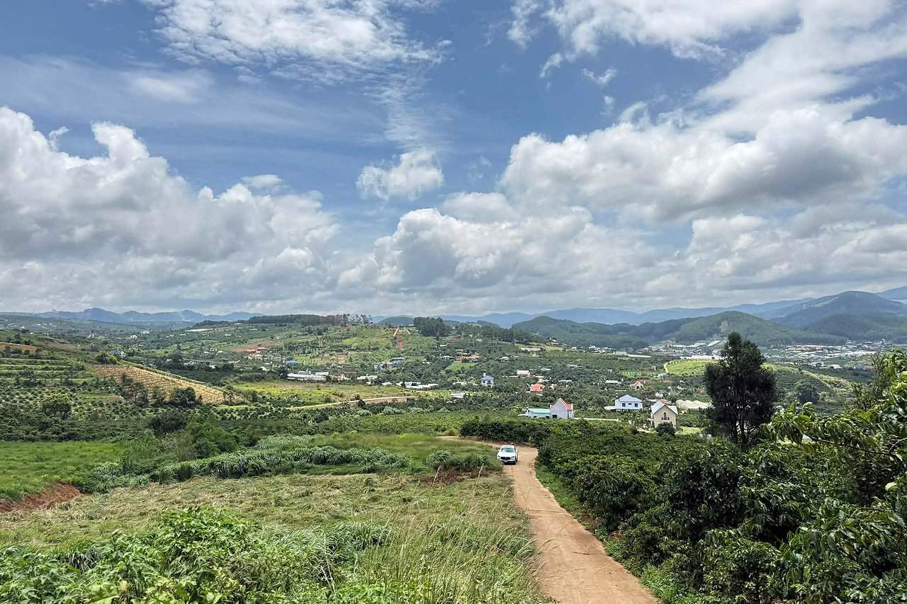 Toàn cảnh thung lũng và khu dân cư ven Đà Lạt nhìn từ đất Nam Ban, view thoáng rộng