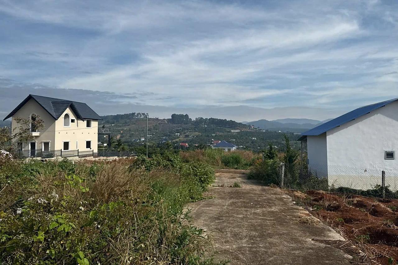 Đất 579m² trung tâm Nam Ban, 150m² thổ cư, view đồi, gần hồ Bãi Công
