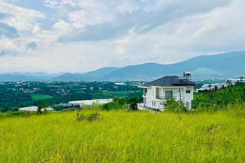 Đất Đông Thanh Nam Ban 887m² – 150m² thổ cư, thế đất cao view săn mây, mặt tiền đường bê tông, sổ riêng, 1,35 tỷ