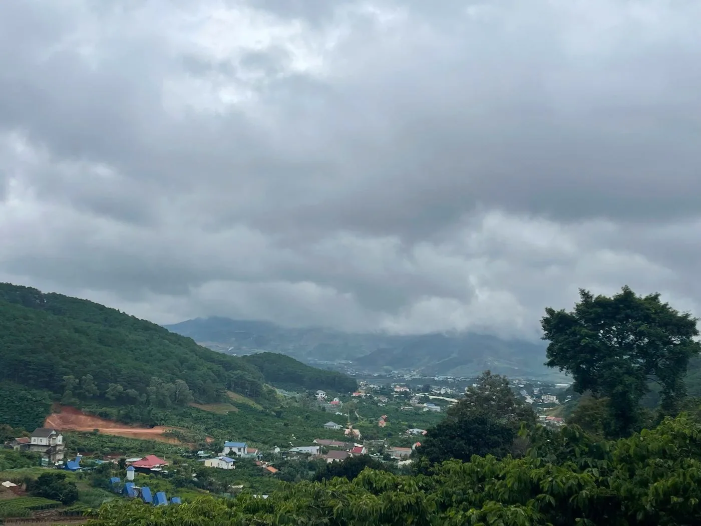 Đất 138m² thế cao view thung lũng, 75m² thổ cư