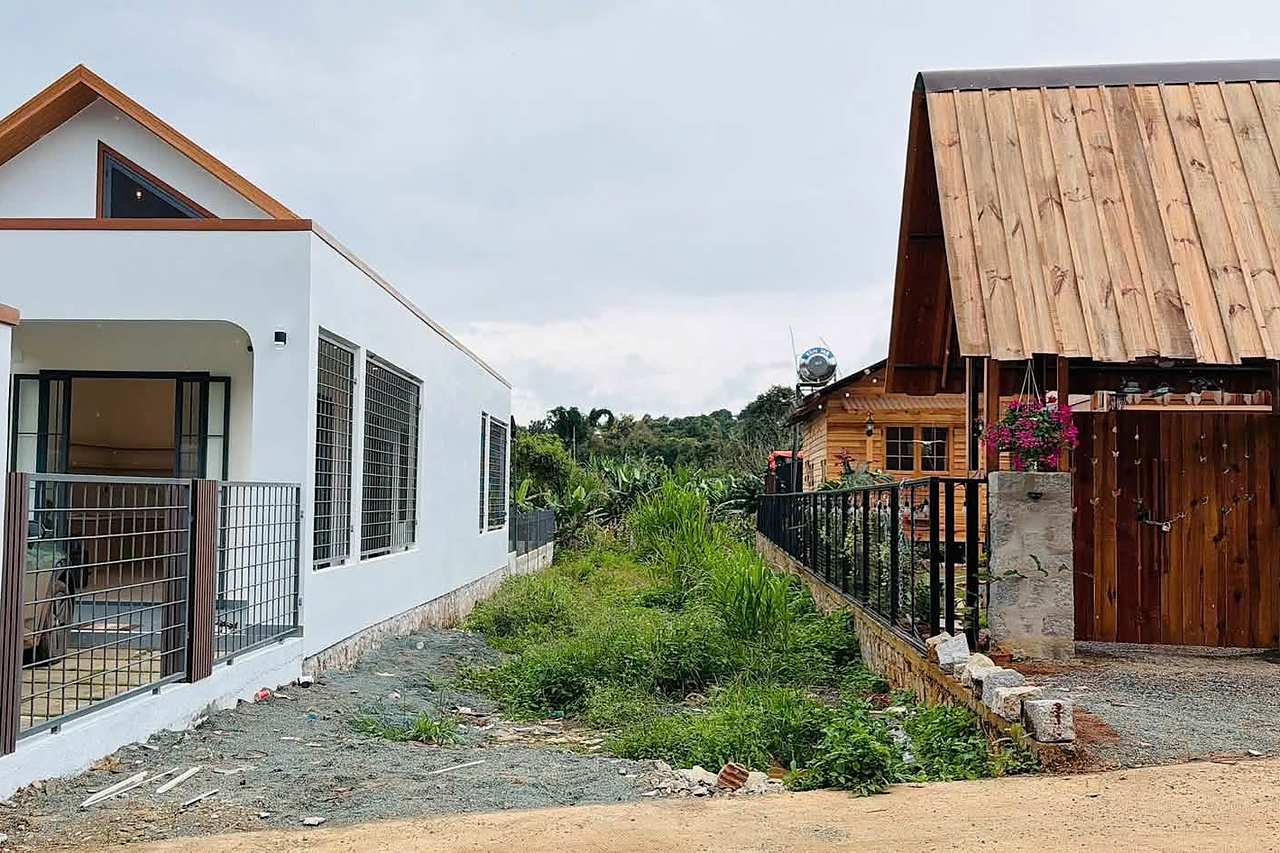 Nhà phố ngoại ô Đà Lạt Nam Ban 222m², 2PN full nội thất, 2,499 tỷ